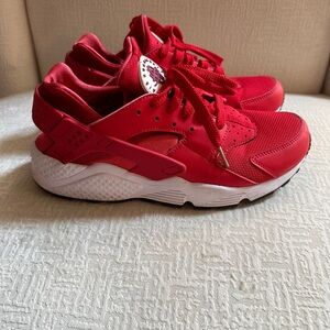 Nike women’s hirraches